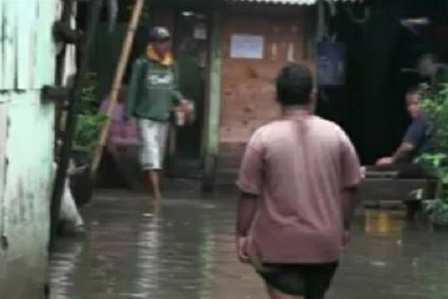 Banjir Genangi Kawasan Pemukiman Warga Rawa Terate
