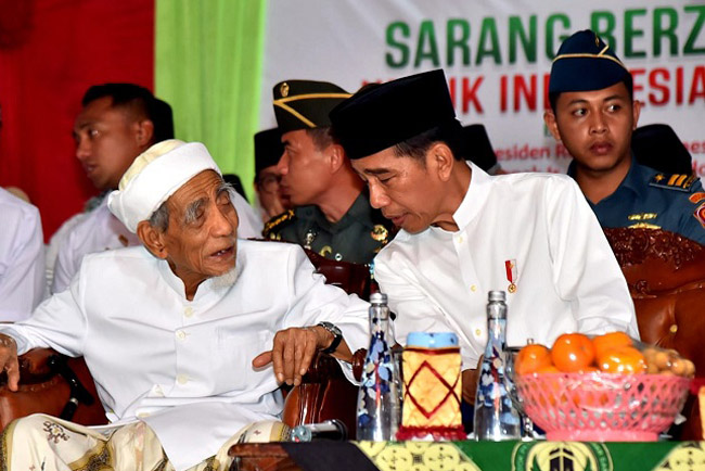 Mbah Maimun Berdoa Jokowi Mengamini: Inilah Pemimpin, Pak Prabowo Jadikan Ya Allah