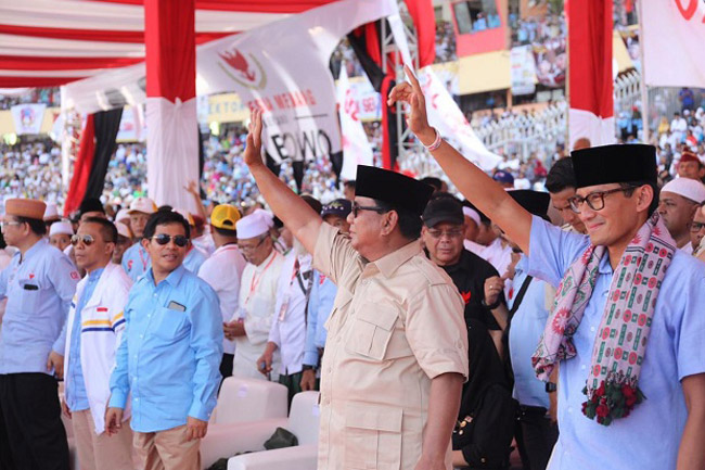 Prabowo: Saya Tidak Kasih Duit Malah Rakyat Yang Lempar Duit ke Saya