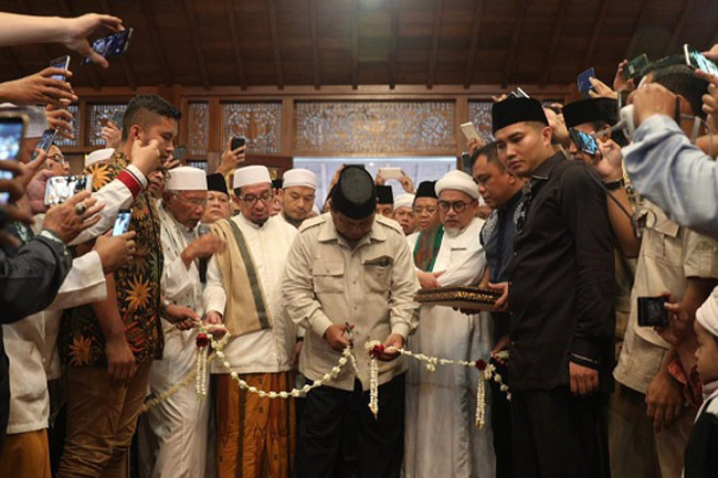 Prabowo Resmikan Masjid Nurul Wathan di Padepokan Garuda Yaksa